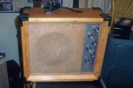 Silvertoneampfrontview.jpg