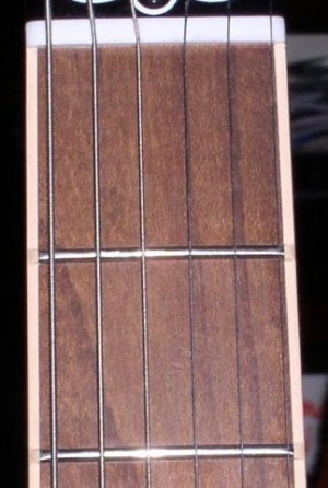 Les Paul Junior Special Fret Slot Problem-smaller.jpg Les Paul Junior Special Fret Slot Problem-smaller.jpg