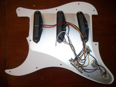 pickguard-plaque-cable-781470.jpg