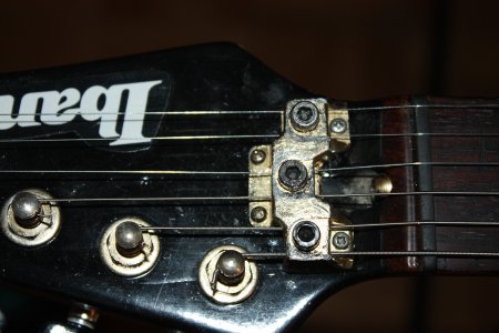 ibanez string lock.jpg ibanez string lock.jpg