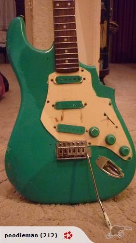 41830d1338752501-do-you-find-your-horn-gets-way-sometimes-green-strat3.jpg