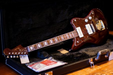 Fender-Jazzmaster-van-Leeuwen-1-of-10.jpg