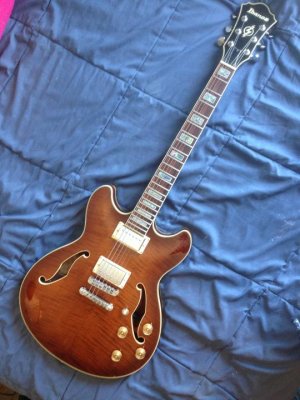 Ibanez Artcore AS83 (06).jpg
