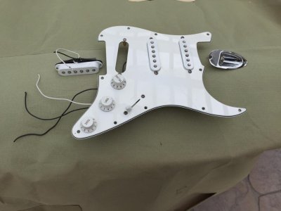 Strat.jpg Strat.jpg