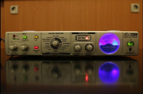 Behringer_mic_preamp.jpg Behringer_mic_preamp.jpg