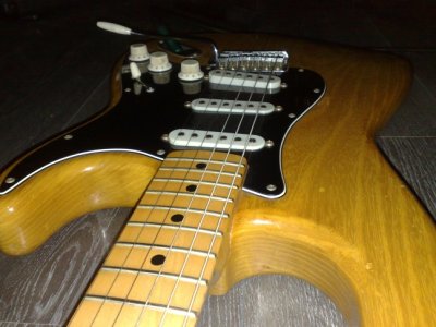 '76 Strat 2.jpg