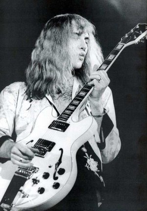 alex-lifeson-7.jpg alex-lifeson-7.jpg