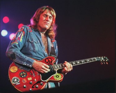 Alvin_Lee_sm.jpg Alvin_Lee_sm.jpg
