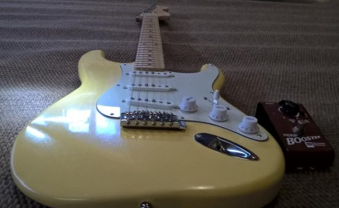 00strat.jpg