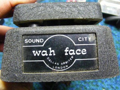 Robbie Wahh HAHA 012.jpg