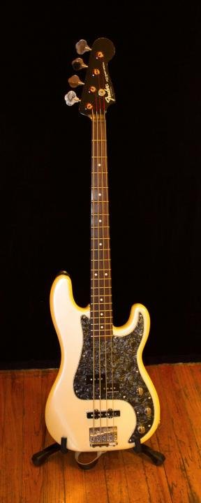 1984 Fender Jazz Bass Special_4206.jpg