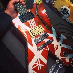 Eddie-Van-Halens-Shark-Destroyer-Guitar.jpg Eddie-Van-Halens-Shark-Destroyer-Guitar.jpg