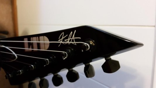 kh 602 front upper headstock point perfect.jpg