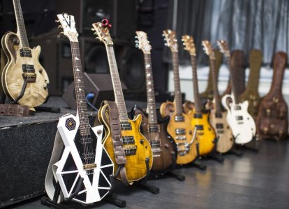 2ebad4cfdea4de6944e64d0c68cf9d31--guitars.jpg