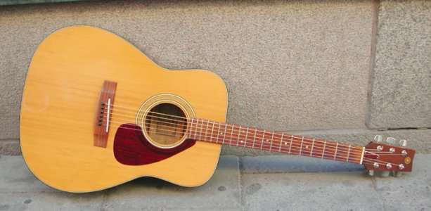 1974_Yamaha_FG-200_30530.jpg