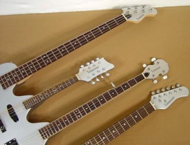 worlds-first-quadruple-neck-guitar-1.jpg