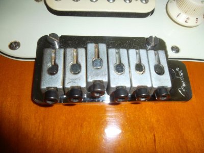 Weird Fender Bridge 001.jpg