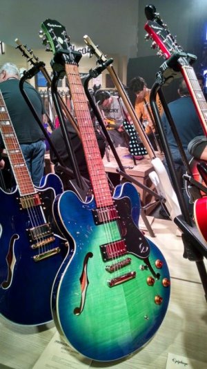 epiphone.jpg epiphone.jpg