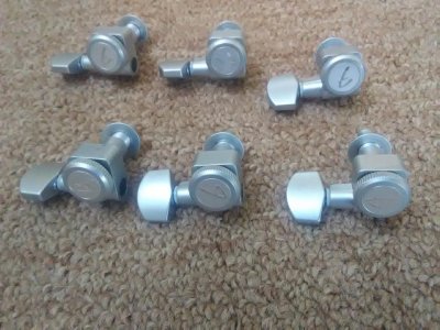 fender locking tuners-front.jpg fender locking tuners-front.jpg