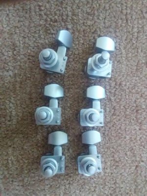 Fender locking tuners-back.jpg Fender locking tuners-back.jpg