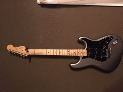 Silver Strat.JPG Silver Strat.JPG
