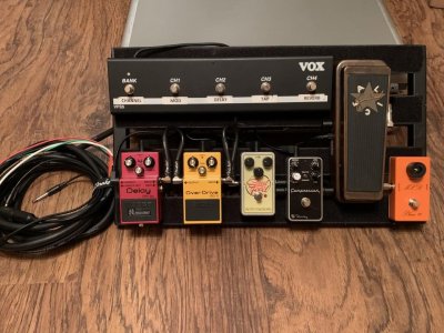 Pedalboard2020.jpeg Pedalboard2020.jpeg