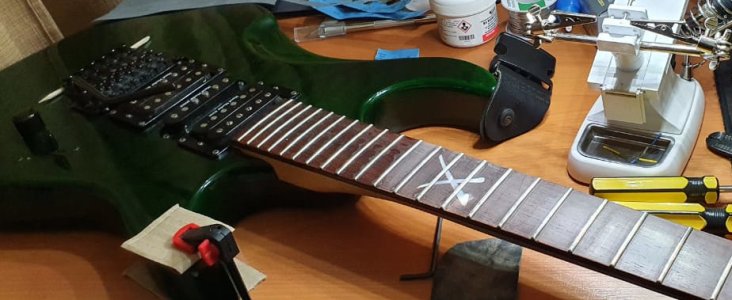 guitarra-lijado.jpeg