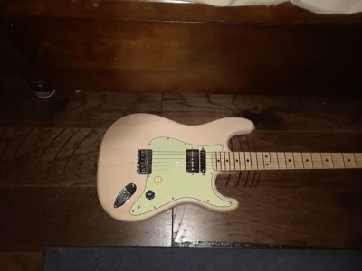 bright jazz strat.jpg