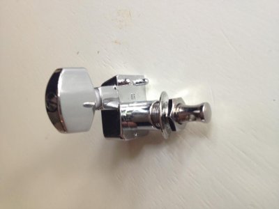 Fender tuner.jpg Fender tuner.jpg