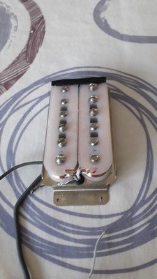 Fender Wide Range RI exposed coils.jpg - Click image for larger version  Name:	Fender Wide Range RI exposed coils.jpg Views:	0 Size:	27.3 KB ID:	6080627