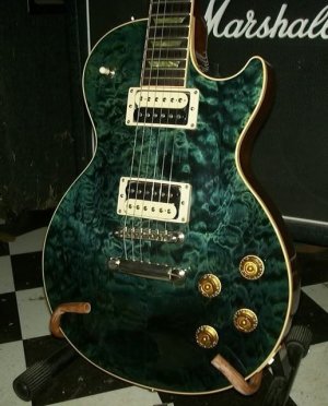 GibsonLesPaulClassicCustomShopPeacock02.jpg