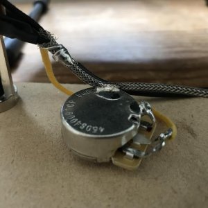 grounding_braided_hook_wire_to_pot.jpg