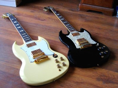 Gibson SG White 249 1.jpg