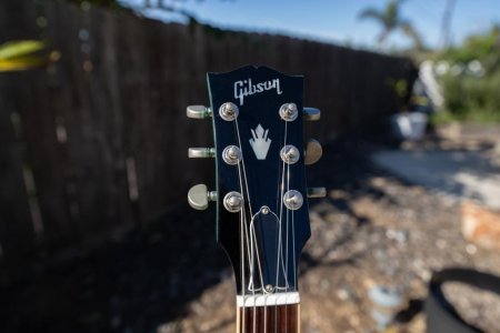 Headstock_front.jpg Headstock_front.jpg