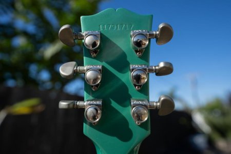 Headstock_back.jpg Headstock_back.jpg
