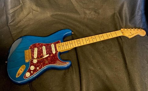 Fender Deluxe Players Stratocaster 05 - MZ6094105.jpg