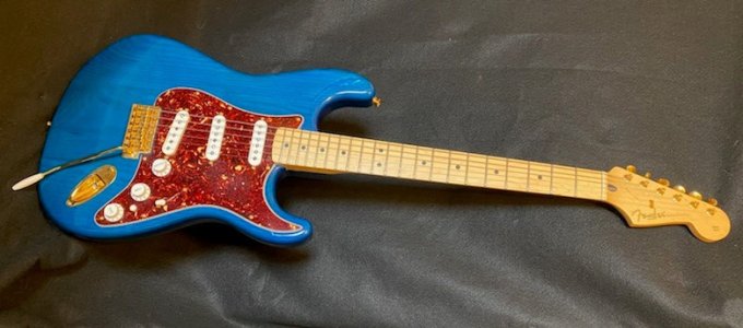 Fender Deluxe Players Stratocaster 01 - MZ6094105.jpg