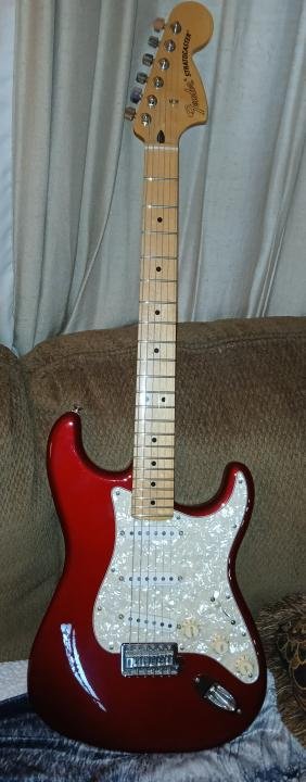 Strat_with_Livewires.jpg Strat_with_Livewires.jpg