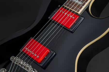 Seymour-Duncan-Hades-Gates-Eliminator-Red-Lifestyle2.webp