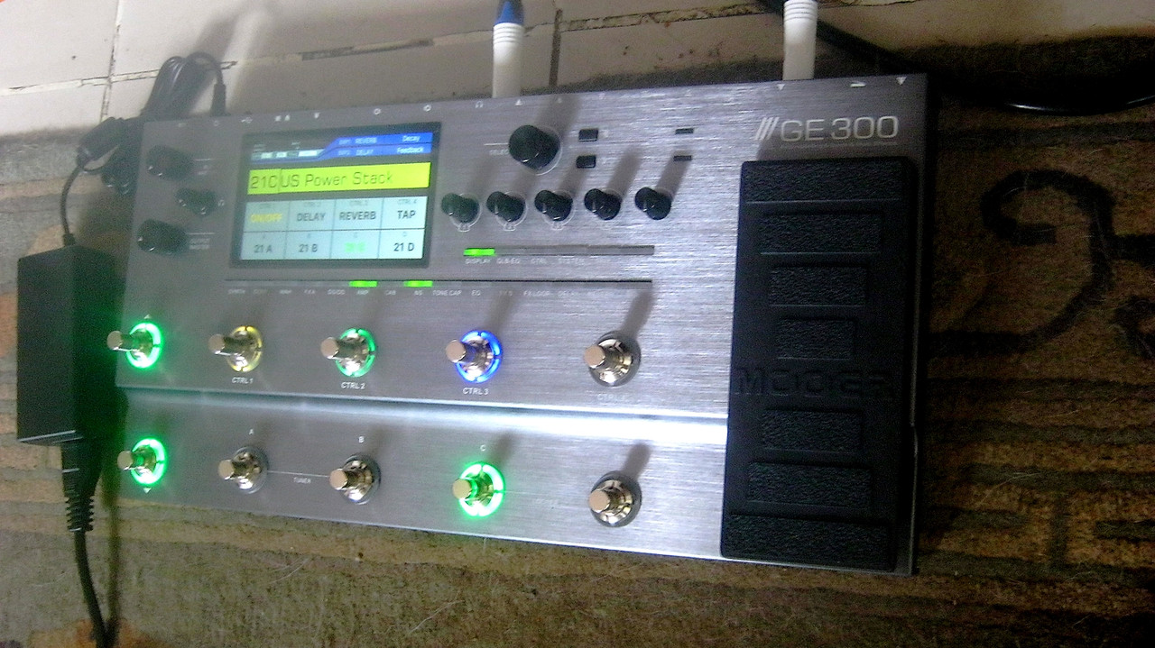 Mooer-GE-300a.jpg