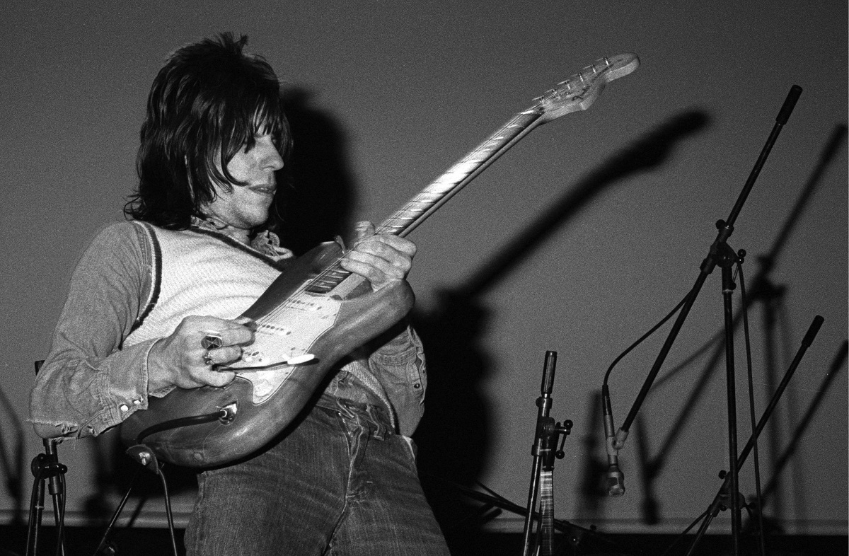 Jeff-Beck-GettyImages-86105058.jpg