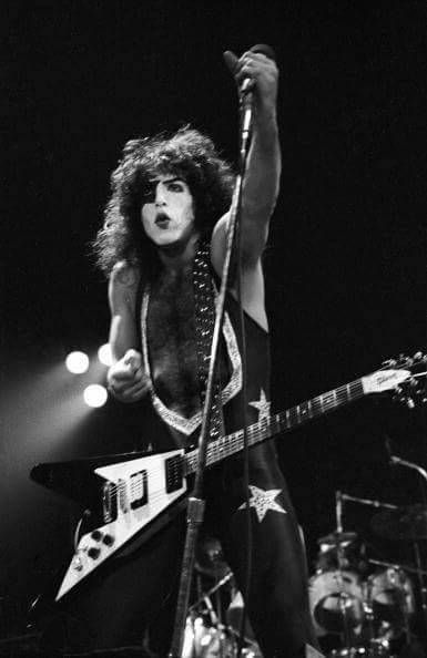 f7c75a7a6a7dbf421bf5f129662d4392--paul-stanley-sweden.jpg
