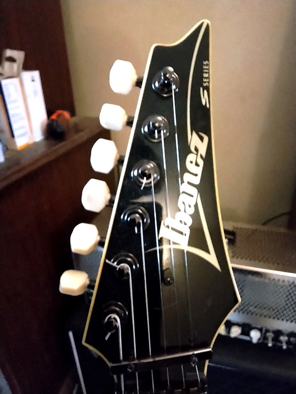 S09-Headstock.jpg