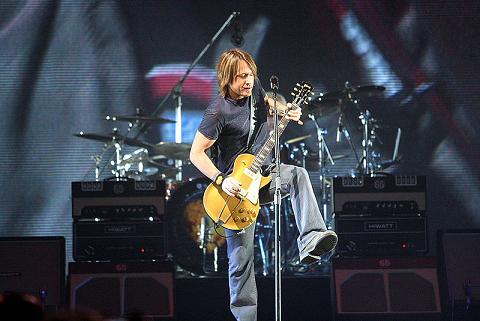 keith_urban_guitar_rig_gear.jpg