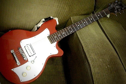 Red_maton_guitar.jpg