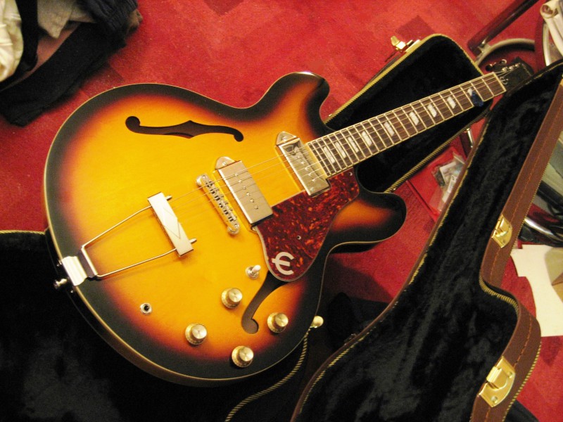 guitare-ihhiuhi-hihihi-379475.jpg