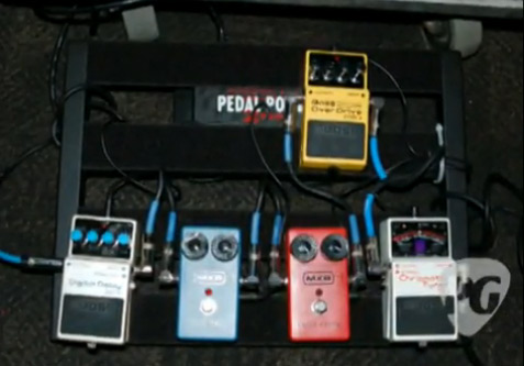 melvins-king-buzzo-pedal-board.jpg