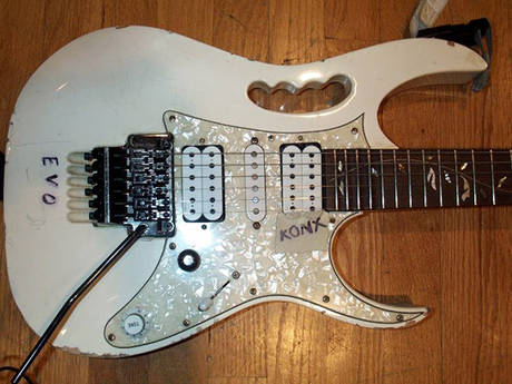 steve-vai-evo-guitar-460-100-460-70.jpg