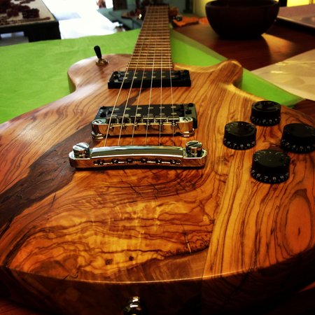 an-olivewood-gibson-style.jpg