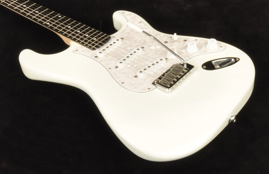 st625ebwhite5.jpg